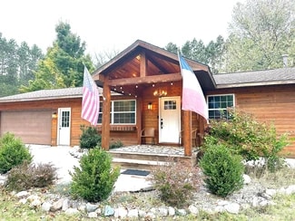 2943 N Reynolds Rd, Interlochen, MI 49643