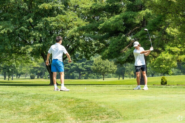 Scioto Woods golfers enjoy access to the public Raymond Memorial Golf Course, across the street.