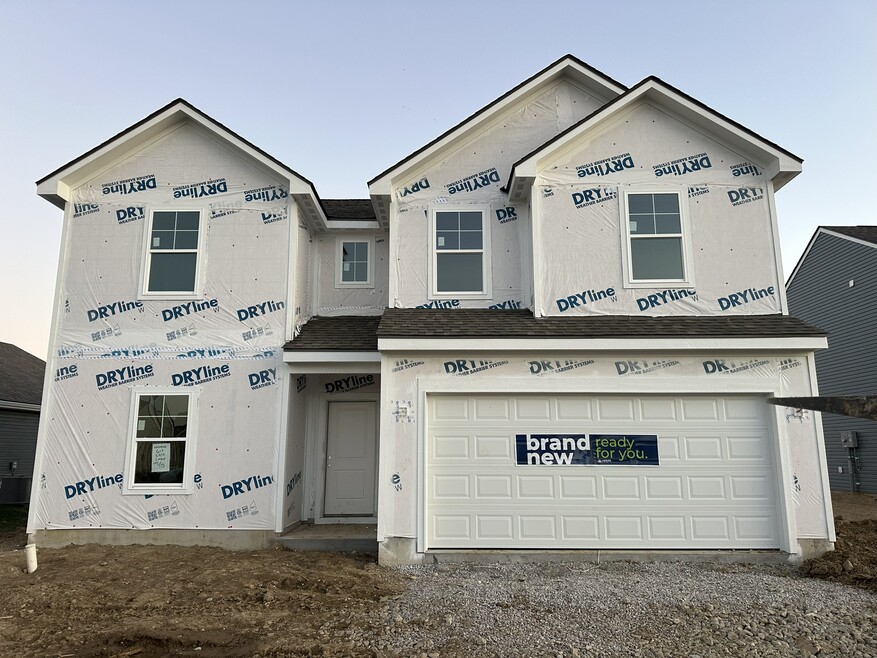 618 Lois Ln, London, OH 43140 - photo 1