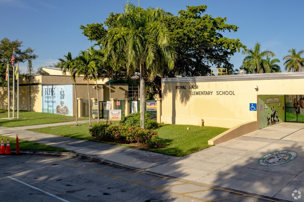 Entrance to Royal Palm Elementary School in Lauderhill, FL.