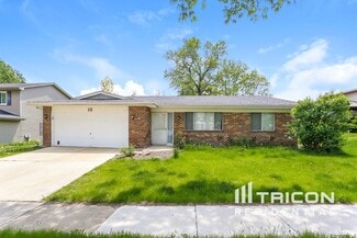 12 Lorraine Ave, Woodridge, IL 60517