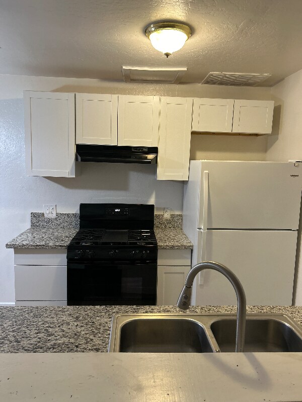 1 W Cameron St, Hanford, CA 93230 - photo 3