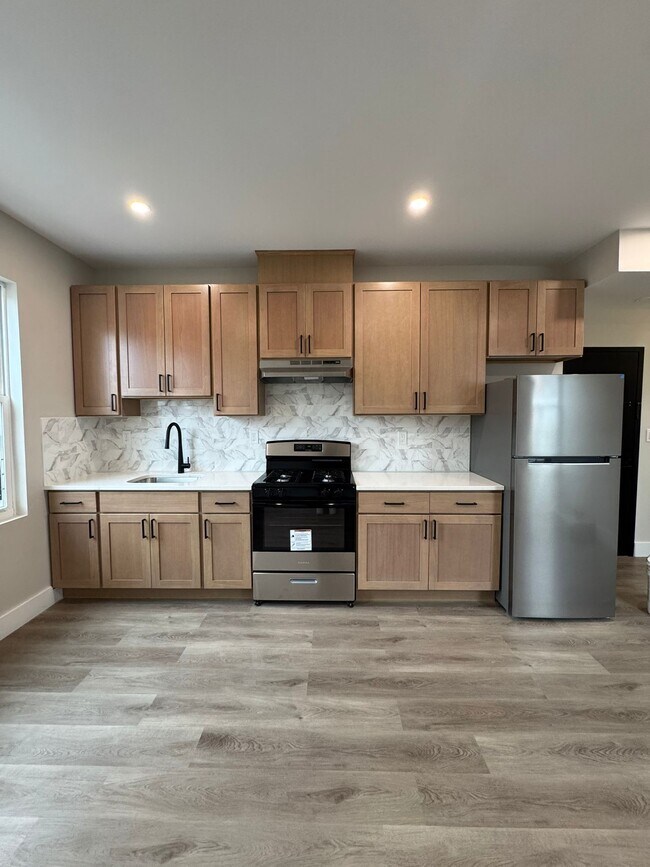 915 Grove St, Irvington, NJ 07111