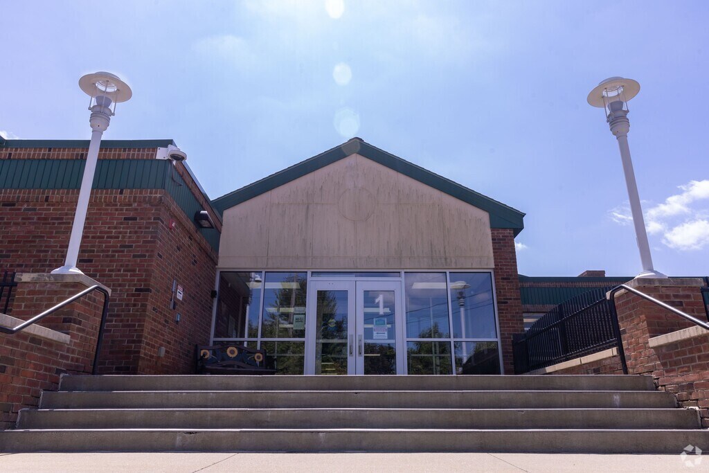 Miller Elementary School serves the Aurora, OH, community.