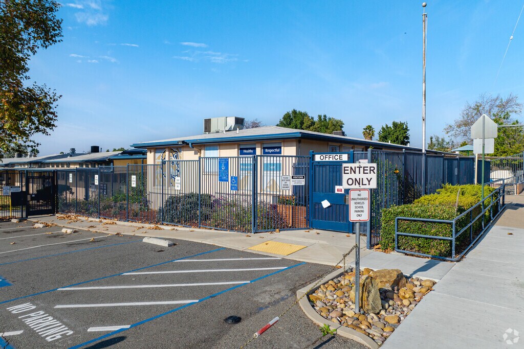 La Mesa Dale Elementary provides quality education and a nurturing space for young learners.