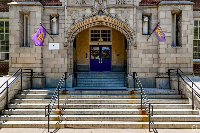 The entrance to Bellevue Elementary School.