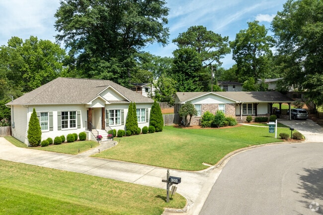 Find a craftsman style house in a cozy cul de sac in Crestline.
