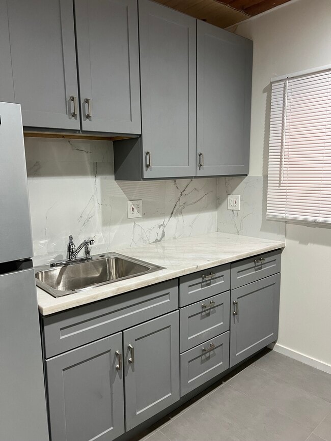 819 Alta Vista N Blvd unit 2, Los Angeles, CA 90046 - photo 7