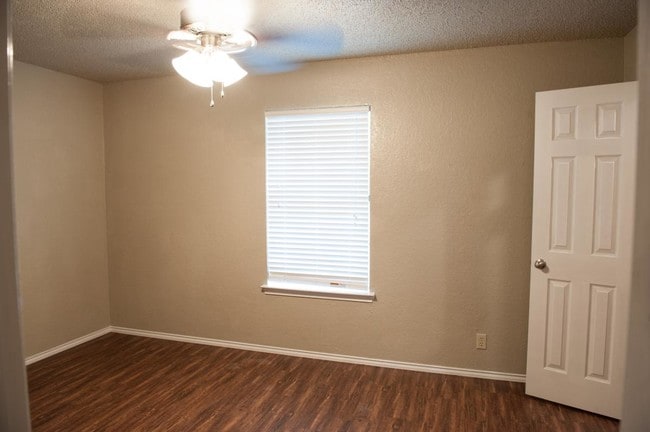 115 Bernard St unit 4, Denton, TX 76201 - photo 7