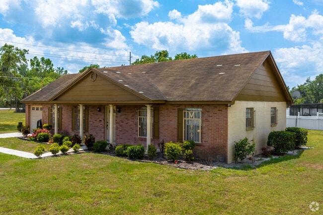 With open floor plans and great place to gather with family and friends ranch style homes are a great option for Willow Oak buyers.