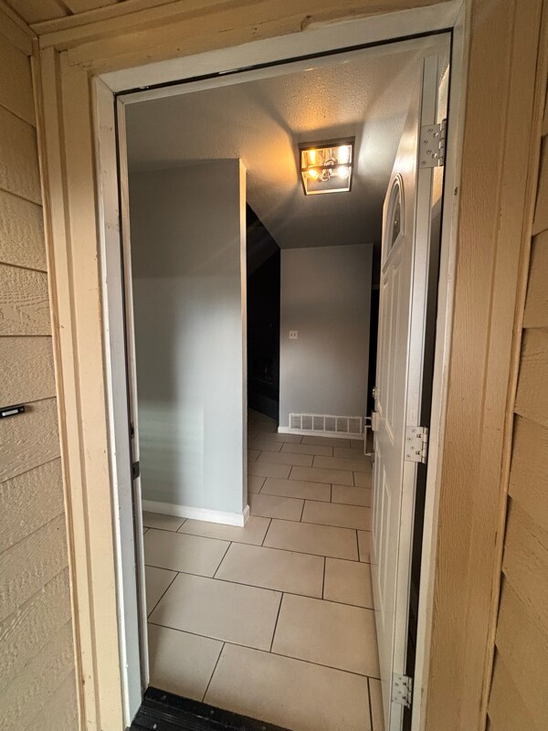 1212 N Creek Dr, Fort Worth, TX 76179 - photo 2