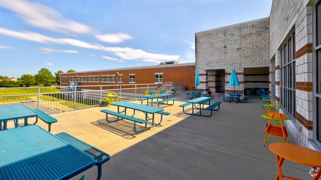 Stone Bridge High School offers students an outdoor eating area.