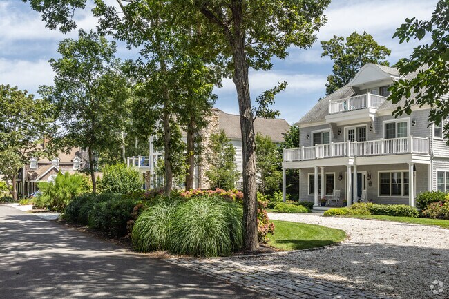 A wide variety of home styles line the streets of Seconsett Island.
