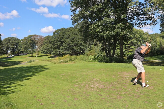 Mount Hood Golf is a great way to spend the day in Melrose.