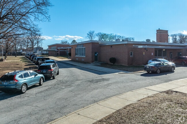 Middlesex Elementary School in Baltimore serves grades PK-5th.