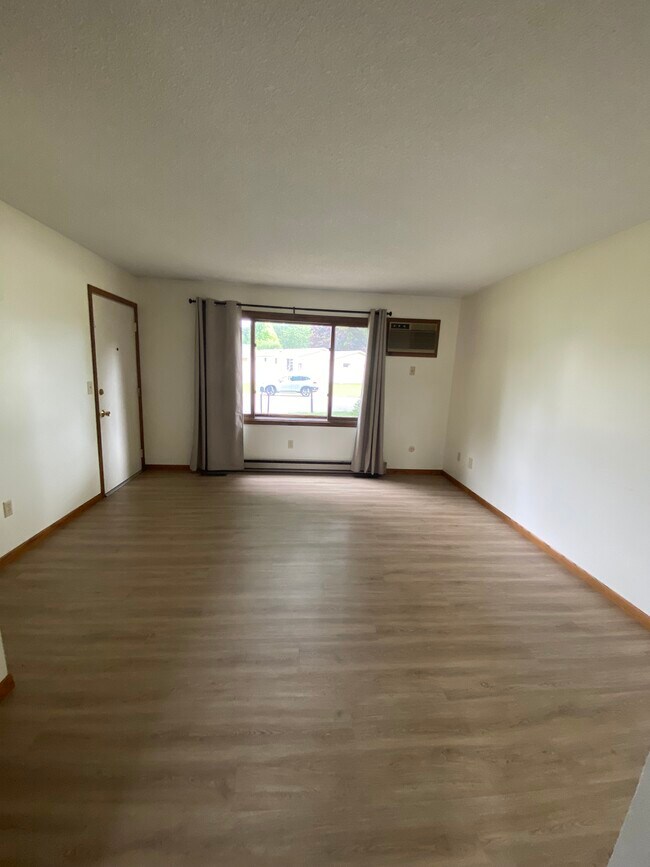 521 Kerry Dr unit 101, Winona, MN 55987 - photo 2