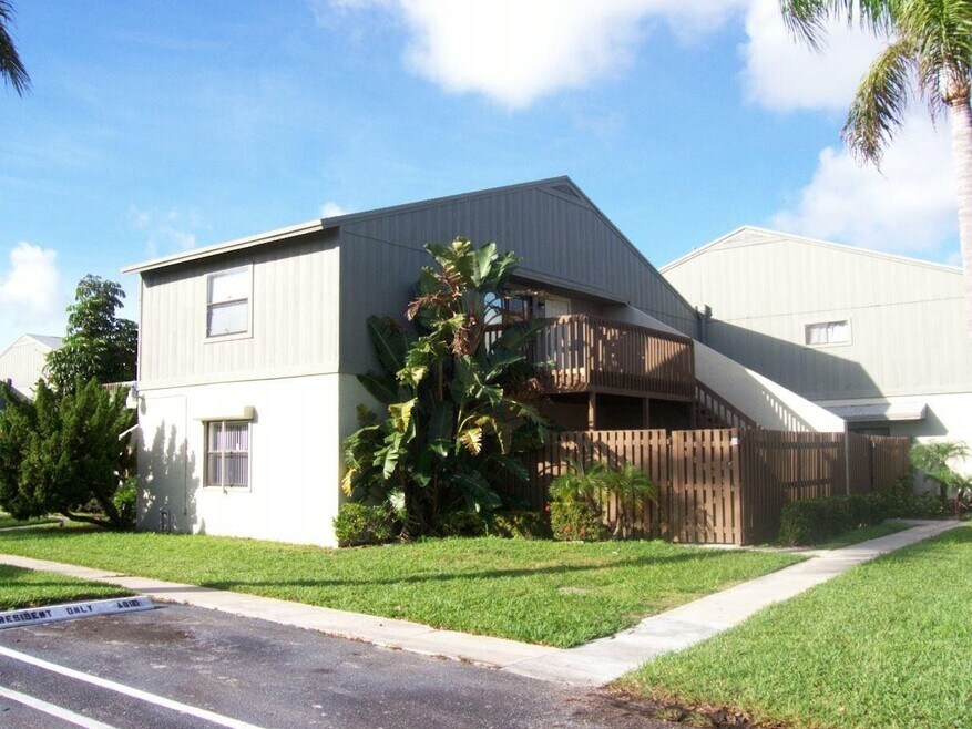 6 Crossings Cir unit H, Boynton Beach, FL 33435 - photo 1