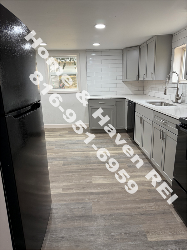 10503 E Scarritt Ave, Sugar Creek, MO 64054 - photo 4