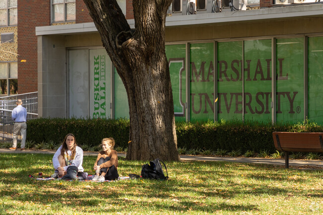 Students love the large amounts of greenery around campus in University District.