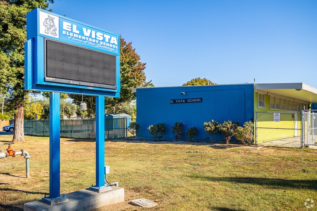 El Vista Elementary School is home of the Bulldogs.
