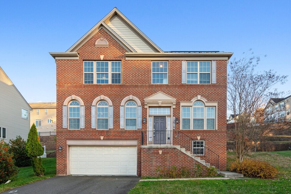 12910 Hallwood Place, Fort Washington, MD 20744 - photo 1