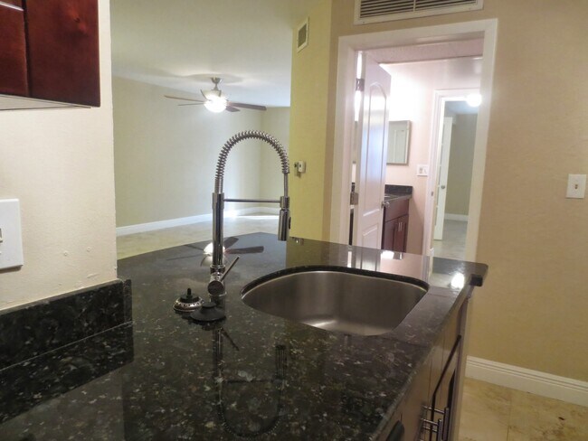 2871 N Oakland Forest Dr unit 103, Oakland Park, FL 33309 - photo 4