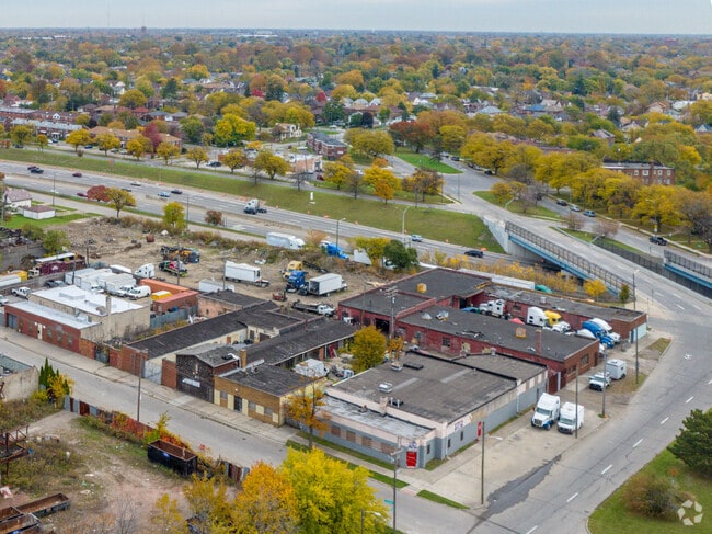 Bethune Community is conveniently located near I-96 Expressway.