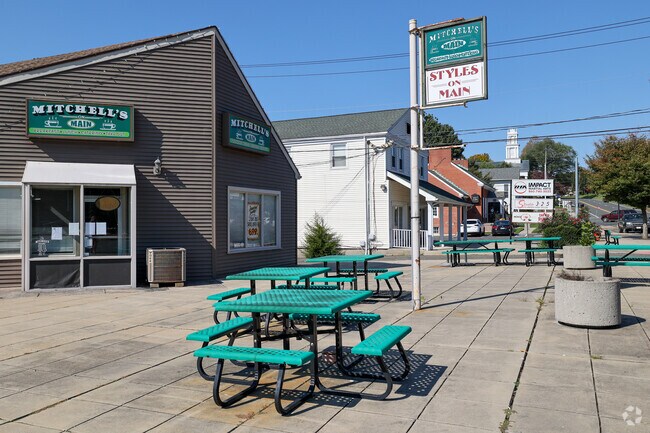 Mitchell's On Main is a popular Cromwell eatery that's open for breakfast and lunch.