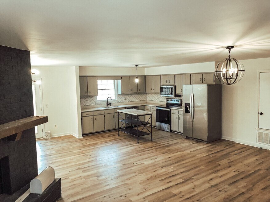 1234 Juniper Dr unit 1234 Juniper Drive, Auburn, AL 36830 - photo 1