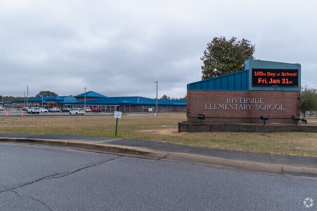 Riverside Elementary in Crestview comes with high scores on NIche.