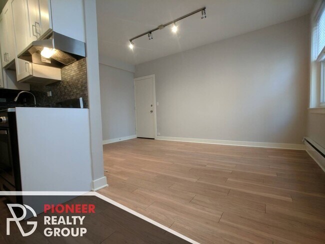 515 W Belmont Ave unit 2, Chicago, IL 60657 - photo 4