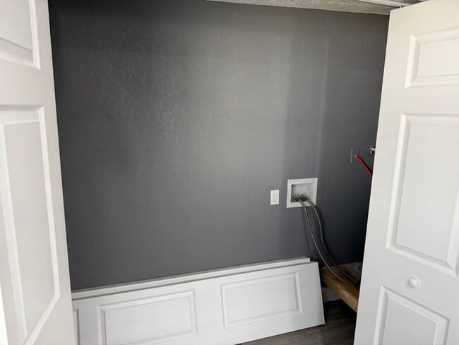 8811 Poe Dr, Town 'N' Country, FL 33615 - photo 4