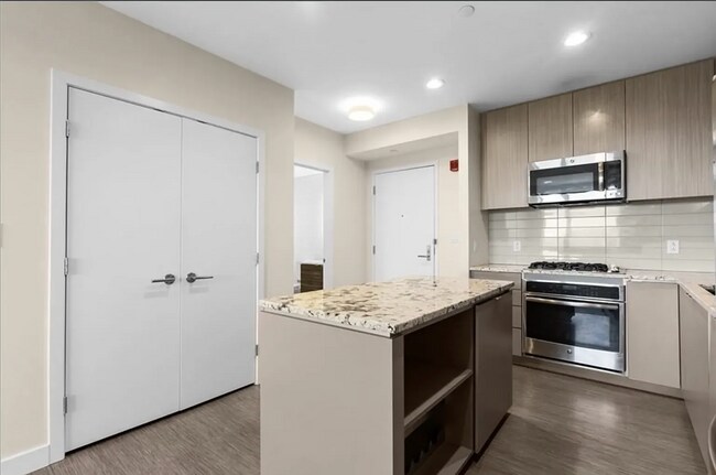 82 Fenwood Rd unit 1007, Boston, MA 02115 - photo 4