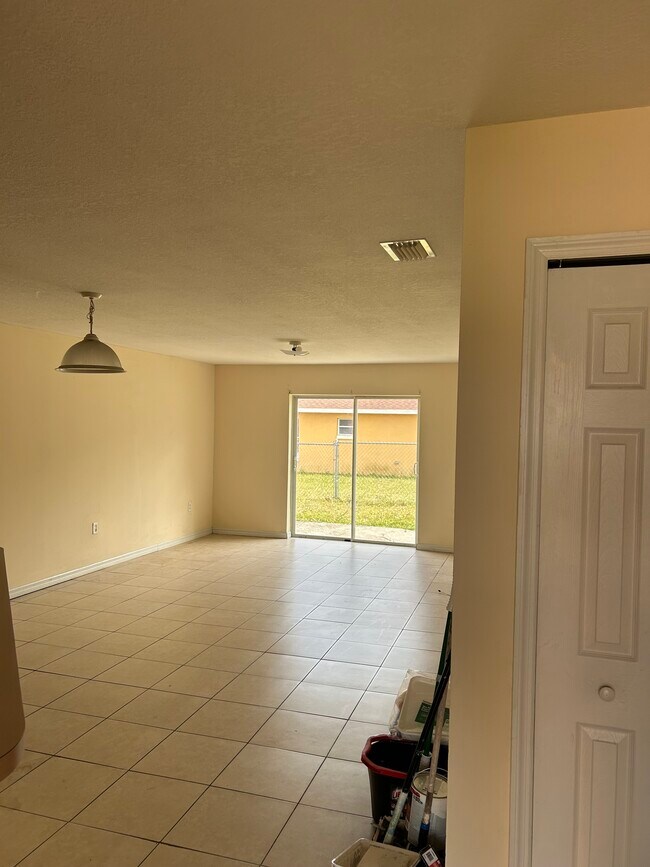 612 Bluebill Ln unit B, Kissimmee, FL 34759 - photo 7
