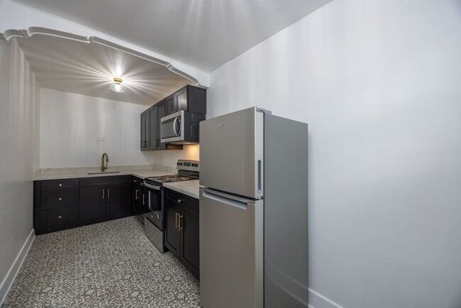 De Selm Apartments | Vintage Architecture with Fresh Modern Interiors, Seattle, WA 98112 - photo 3