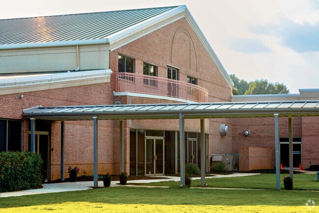 Sara Harp Minter Elementary School provides education in the neighborhood of South Fayette