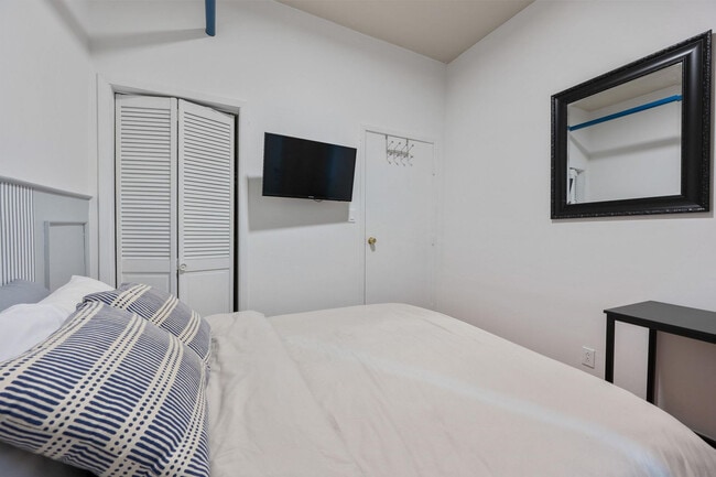 446 10th Ave unit FL2-ID1039019P, New York, NY 10001 - photo 5