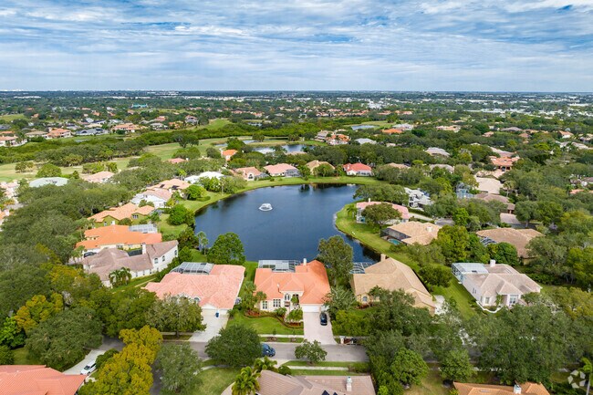 Hear the peacful sound of the water fountain on the lake in Bayou Club.