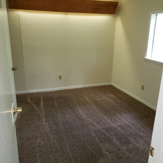 519 Ferguson St unit 5, Taylor, TX 76574 - photo 5