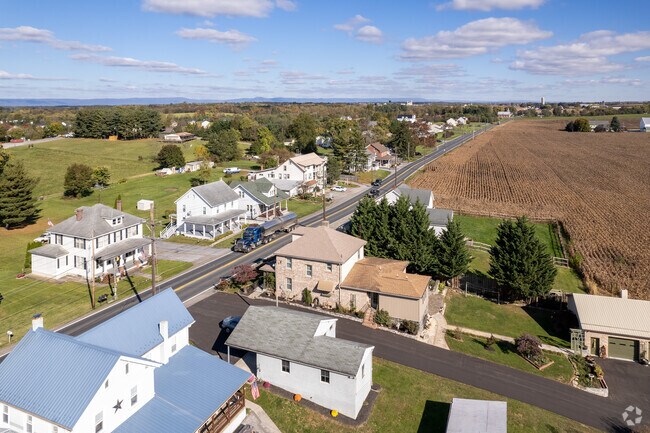 Cearfoss has a population of less than 200 people.