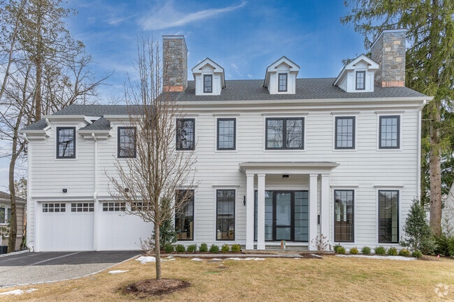 You will also find a few Colonial Revival homes in Quaker Ridge.
