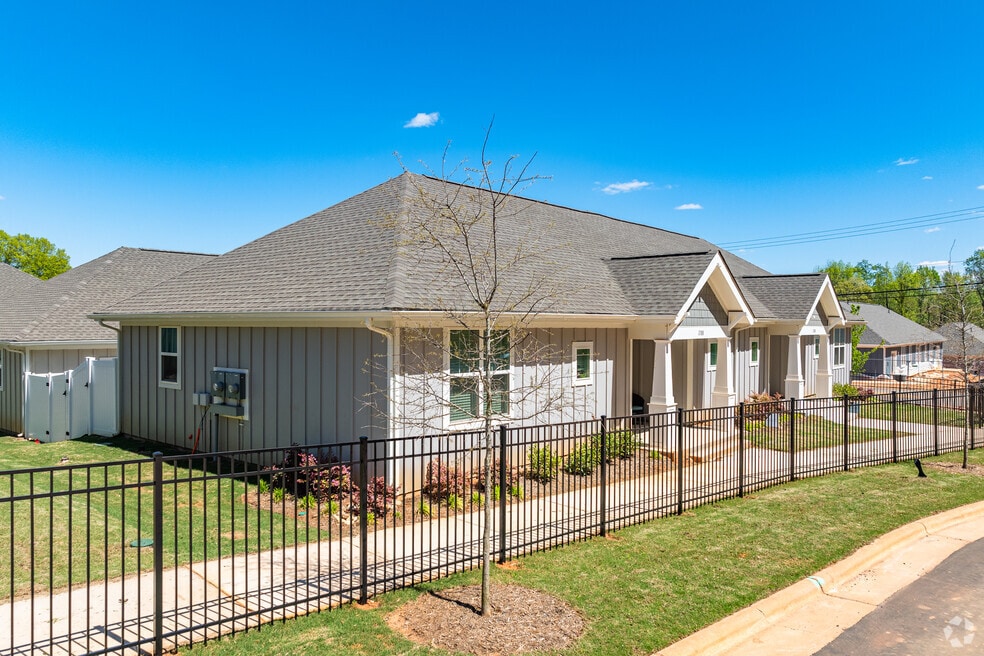 Zora University, Charlotte, NC 28213 - photo 1