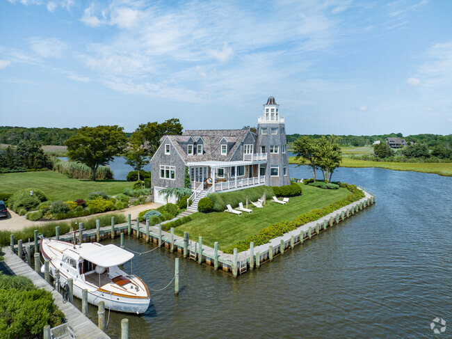 This magnificent beach style colonial sits on the waterfront of Brookhaven.