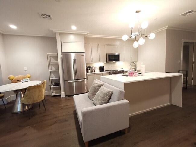 214 Market St unit 1, Boston, MA 02135 - photo 2