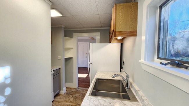 82 Main St unit Apartment 4, Woolwich, ME 04579 - photo 4