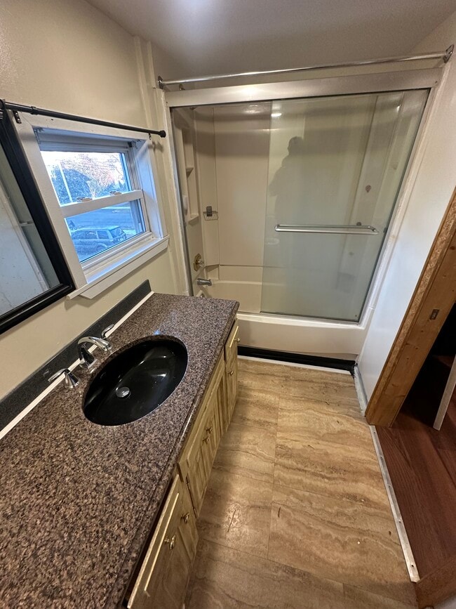 4 Shepard St unit 1, Westfield, MA 01085 - photo 6