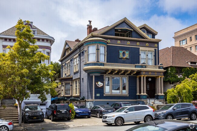 Dreamy Victorians are a common sight in Alamo Square.
