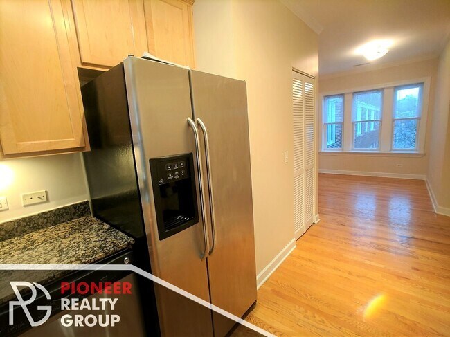 3256 N Clifton Ave unit 1, Chicago, IL 60657 - photo 2
