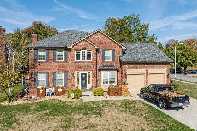 Some of the homes in River Park near River Hill Park are 2 story tradtional homes.