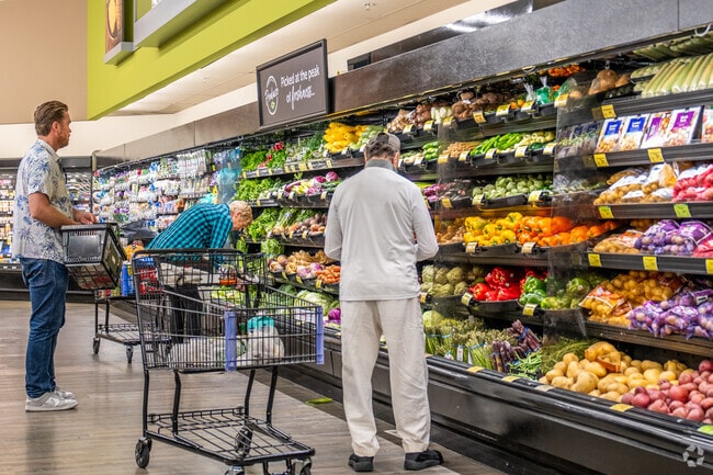 Vons is nearby in the Seabridge Marketplace.